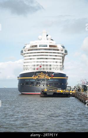 Liverpool, Regno Unito, 14/09/2023, la nave Disney Dream compie il suo primo viaggio estivo nel Regno Unito quest'anno> oggi la nave più magica sul mare, ormeggiata a Liverpool subito dopo le 9:00, partirà alle 15:00 e si dirigerà verso Cork come parte del viaggio inaugurale di 7 giorni nel Regno Unito. (Terry Scott/SPP) credito: SPP Sport Press Photo. /Alamy Live News Foto Stock
