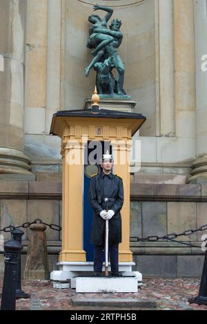 STOCCOLMA, SVEZIA - 29 16 AGOSTO 2016: Il guardiano reale in un posto nel palazzo reale Foto Stock