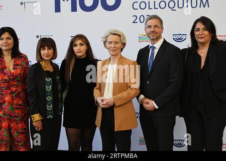 Potsdam, Germania, 14 settembre 2023, (l-r) Jasmin Tabatabai, Mersedeh Shahinkar, Shima Babaei, Ursula von der Leyen, Mike Schubert, Düzen Tekkal partecipa all'M100 Media Award al movimento iraniano "donne, vita, libertà" nell'Orangerie a Park Sanssouci. Sven Sstruck/Alamy Live News Foto Stock