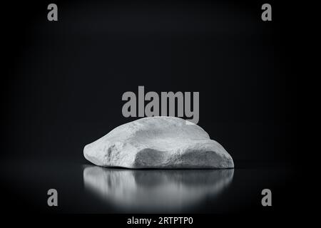 piedistallo per presentazioni 3d realizzato in roccia bianca naturale su sfondo nero. rendering 3d del mockup del podio di presentazione a scopo di visualizzazione o pubblicità Foto Stock