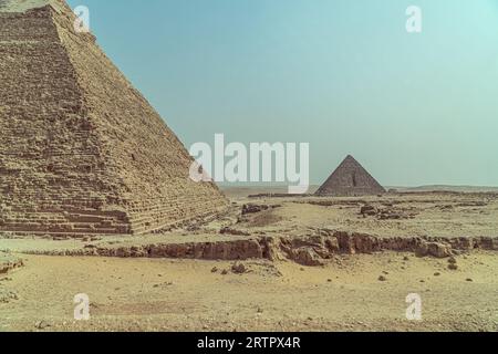 Piramidi di Giza in Egitto. Due piramidi nella città di Giza Foto Stock