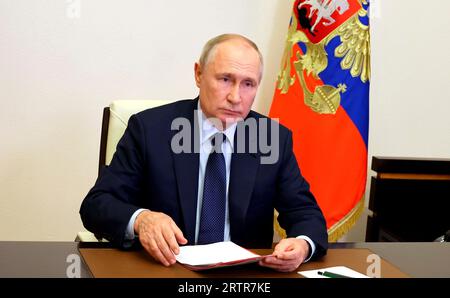 Novo-Ogaryovo, Russia. 14 settembre 2023. Il presidente russo Vladimir Putin presiede un incontro con il Consiglio di sicurezza attraverso una videoconferenza dalla residenza statale di Novo-Ogaryovo, il 14 settembre 2023, nell'Oblast' di Mosca, in Russia. Crediti: Mikhail Metzel/Cremlino Pool/Alamy Live News Foto Stock