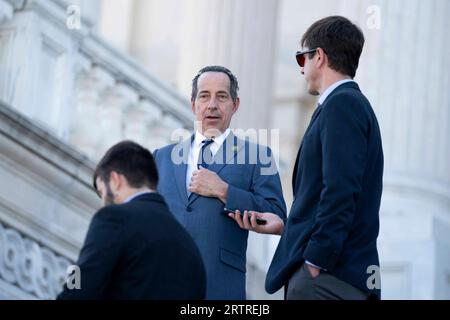 Washington, Stati Uniti. 14 settembre 2023. Il Rep. Jamie Raskin, D-MD, parla ai giornalisti fuori dalla camera dei rappresentanti dopo gli ultimi voti della settimana al Campidoglio degli Stati Uniti a Washington, DC, giovedì 14 settembre 2023. Foto di Bonnie Cash/UPI credito: UPI/Alamy Live News Foto Stock