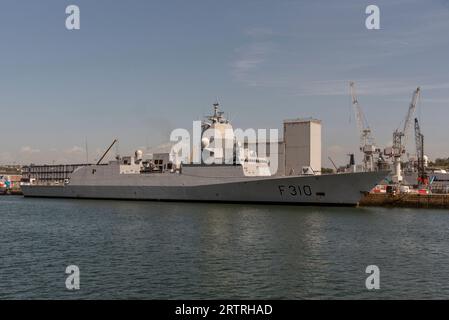 Devonport Docckyard, Plymouth, Devon, Inghilterra, Regno Unito. 6 settembre 2023. Una fregata della marina norvegese accanto ai moli di Devonport, Plymouth, Regno Unito Foto Stock