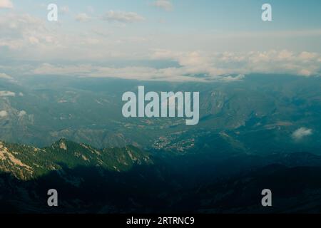 Vista sulla splendida montagna di Canigo. Francia Pirenei. Foto di alta qualità Foto Stock