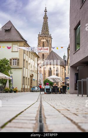 Storica torre della chiesa in città, Rottenburg am Neckar, Germania Foto Stock