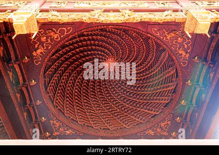 Shanghai, Cina - 31 maggio 2018: Tradizionale paesaggio architettonico cinese a cupola in legno a Yu Garden, Shanghai, Cina Foto Stock