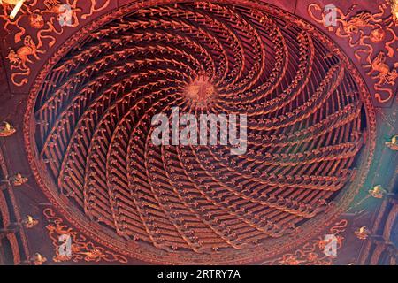 Shanghai, Cina - 31 maggio 2018: Tradizionale paesaggio architettonico cinese a cupola in legno a Yu Garden, Shanghai, Cina Foto Stock