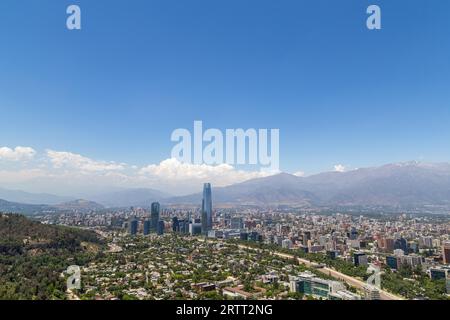 Santiago del Cile, Cile, 28 novembre 2015: Vista panoramica dello skyline di Santiago del Cile Foto Stock