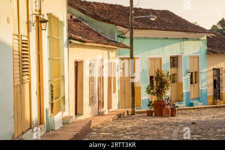 Colonial Street a Sancti Spiritus, Cuba: Situato vicino alla famosa Trinidad, Sancti Spiritus è ancora un Consiglio per i turisti in cerca di bellezza Foto Stock