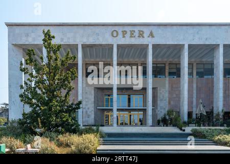 Ingresso al Palazzo della Cultura o dell'Opera in Piazza Skanderbeg a Tirana. Albania Foto Stock