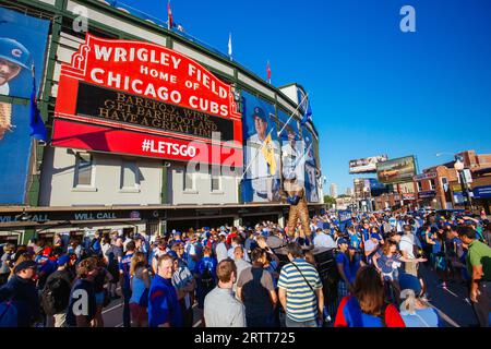 Chicago, USA, 12 agosto 2015: I Chicago Cubs giocano a Milwaukee Brewers in una calda serata estiva al Wrigley Field Foto Stock