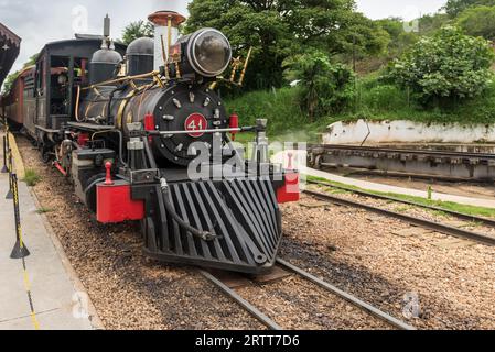 Il vecchio treno (Maria Fumaca) in Tiradentes, un coloniale e la città storica (patrimonio mondiale Unesco) Foto Stock