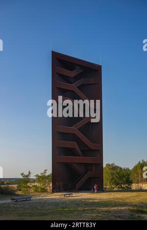 Il Rusty Nail, una torre di osservazione alta 30 metri sul Canale di Sorno, costruita in acciaio Corten. Il nome ha origine perché la torre è coperta da un Foto Stock