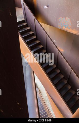 Il Rusty Nail, una torre di osservazione alta 30 metri sul Canale di Sorno, costruita in acciaio Corten. Il nome ha origine perché la torre è coperta da un Foto Stock