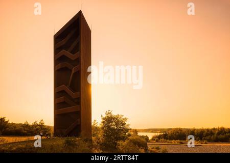 Il Rusty Nail, una torre di osservazione alta 30 metri sul Canale di Sorno, costruita in acciaio Corten. Il nome ha origine perché la torre è coperta da un Foto Stock