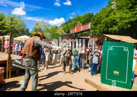 Il Karl May Festival si tiene ogni anno dal 1991 in un fine settimana di maggio nel Loessnitzgrund Radebeul in memoria dello scrittore Karl May. Intorno Foto Stock