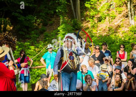 Il Karl May Festival si tiene ogni anno dal 1991 in un fine settimana di maggio nel Loessnitzgrund Radebeul in memoria dello scrittore Karl May. Circa Foto Stock