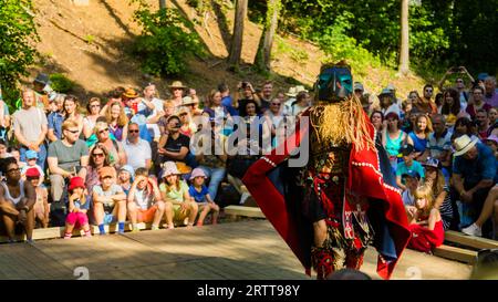 Il Karl May Festival si tiene ogni anno dal 1991 in un fine settimana di maggio nel Loessnitzgrund Radebeul in memoria dello scrittore Karl May. Intorno Foto Stock