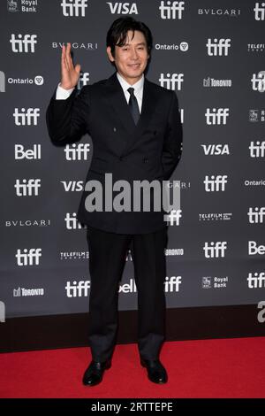 14 settembre 2023, Toronto, Ontario, Canada: Sol Kyung-GU partecipa alla premiere di ''A Normal Family'' durante il Toronto International Film Festival 2023 alla Roy Thomson Hall il 14 settembre 2023 a Toronto, Ontario, Canada. (Immagine di credito: © Angel Marchini/ZUMA Press Wire) SOLO USO EDITORIALE! Non per USO commerciale! Foto Stock