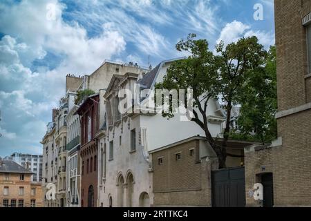 Parigi, edificio tipico Art Deco nel 14° arrondissement, bella facciata Foto Stock