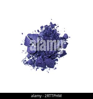 Campione di ombre a occhi violetti isolato su bianco. Texture dell'ombra degli occhi viola schiacciata. Foto Stock