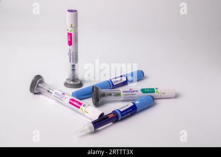 foto di penne di perdita di peso mounjaro e saxenda Foto Stock
