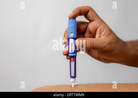 foto dell'iniezione di penna diabetica sulla pelle Foto Stock