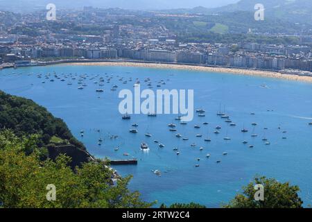 Vista panoramica della città di San Sebastián e della spiaggia di la Concha dal punto panoramico del Monte Igueldo Foto Stock