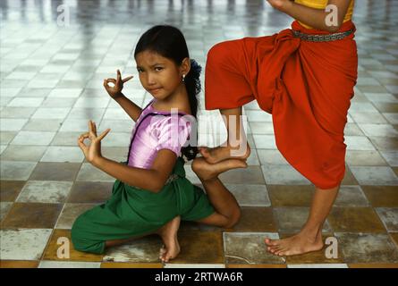 Impara la danza del tempio, Royal Academy of Performing Arts Foto Stock