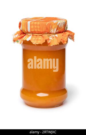 Vaso di vetro con marmellata di zucca fatta in casa isolato su sfondo bianco da vicino Foto Stock