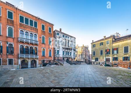 Edificio storico di Venezia al sole del mattino, Italia, Europa. Foto Stock