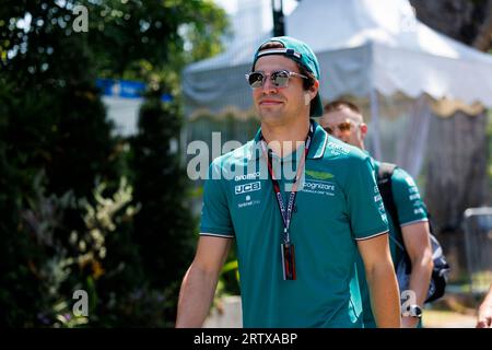 Circuito di Marina Bay Street, Singapore. 15 settembre 2023. 2023 Formula 1 Singapore Airlines Gran Premio di Singapore; giornata delle prove libere; numero 18 Aston Martin driver Lance Stroll arriva in pista credito: Action Plus Sports/Alamy Live News Foto Stock