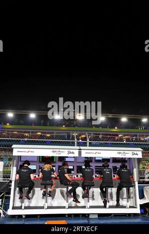 Singapore, Singapore. 15 settembre 2023. Cavalletto dei box del team Alfa Romeo F1. 15.09.2023. Campionato del mondo di Formula 1, Rd 16, Gran Premio di Singapore, circuito di Marina Bay Street, Singapore, giornata di pratica. Il credito fotografico dovrebbe essere: XPB/Press Association Images. Credito: XPB Images Ltd/Alamy Live News Foto Stock