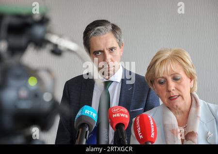 Limerick, Irlanda. 15 settembre 2023 fine Gael Think in, nella città di Limerick, nella foto sotto il ministro per la protezione sociale Heather Humphreys con Simon Harris. Credito: Karlis Dzjamko Foto Stock