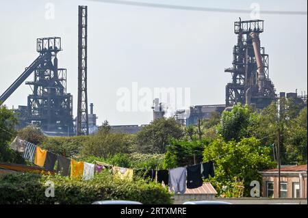 Gli altiforni della Tata Steel Works a Port Talbot. Le opere riceveranno 500 milioni di sterline dal governo britannico nel tentativo di mantenere aperto lo stabilimento e produrre acciaio in modo più ecologico, ma potrebbero vedere migliaia di persone perdere il lavoro. Crediti fotografici: Robert Melen/LNP Foto Stock