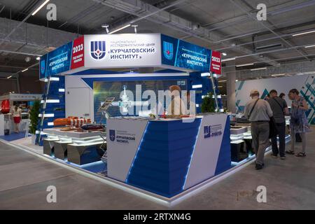 KRONSHTADT, RUSSIA - 24 GIUGNO 2023: Esposizione del Centro nazionale di ricerca "Kurchatov Institute" sulla fiera navale internazionale "IMDS-2023" Foto Stock