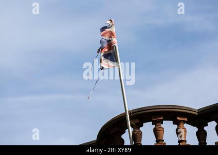 Una bandiera dell'unione strappata Foto Stock