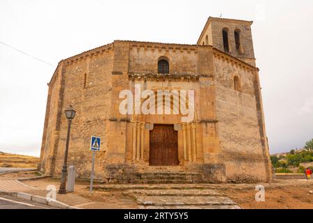 Segovia, Spagna. 15 settembre. 2022 - Chiesa della vera Croce, costruita dai Cavalieri Templari nel XIII secolo, in stile romanico. Sopra la porta, Foto Stock