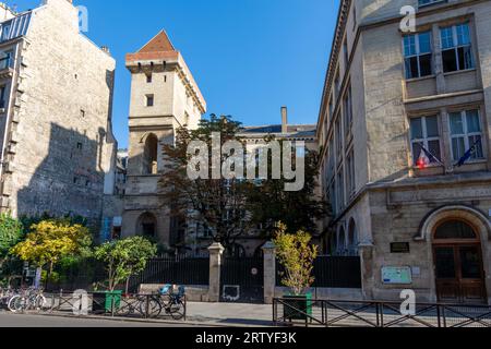 Vista esterna della Torre di Jean-sans-Peur, costruita a Parigi, in Francia nel XV secolo dal duca Giovanni i di Borgogna, noto anche come "Jean sans Peur" Foto Stock