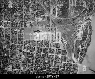 Little Rock, Arkansas c. 1939 Vista aerea del paesaggio urbano di Little Rock con l'edificio del Campidoglio dell'Arkansas al centro. Foto Stock