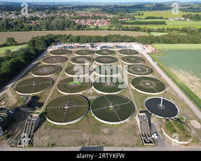 Rotherwas Hereford UK vista aerea dell'impianto di trattamento delle acque reflue gallesi e dei letti filtranti vicino al fiume Wye nel settembre 2023 Foto Stock