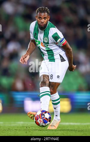 Groningen, Paesi Bassi. 15 settembre 2023. GRONINGEN, PAESI BASSI - 15 SETTEMBRE: Leandro Bacuna del FC Groningen passa il pallone durante la partita olandese Keuken Kampioen Divisie tra FC Groningen e ADO Den Haag all'Euroborg il 15 settembre 2023 a Groningen, Paesi Bassi (foto di Pieter van der Woude/Orange Pictures) credito: Orange Pics BV/Alamy Live News Foto Stock