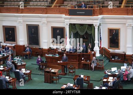 Austin, Texas, Stati Uniti. 15 settembre 2023. Direttore dell'impeachment re. ANDREW MURR fornisce argomentazioni finali in quanto entrambe le parti si sono riposate nel processo per impeachment del procuratore generale del Texas Ken Paxton al Senato del Texas il 15 settembre 2023. La giuria sta deliberando le accuse venerdì pomeriggio. (Immagine di credito: © Bob Daemmrich/ZUMA Press Wire) SOLO USO EDITORIALE! Non per USO commerciale! Foto Stock