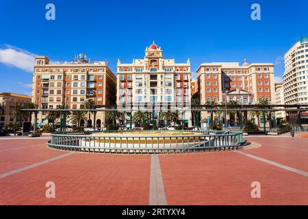 Piazza Fuente Plaza de la Marina a Malaga. Malaga è una città dell'Andalusia in Spagna. Foto Stock