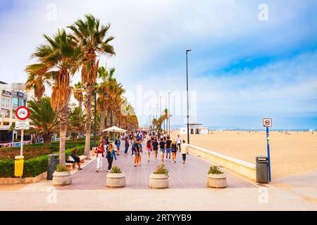 Valencia, Spagna - 16 ottobre 2021: Spiaggia della città di Valencia. Valencia è il terzo comune più popolato della Spagna. Foto Stock