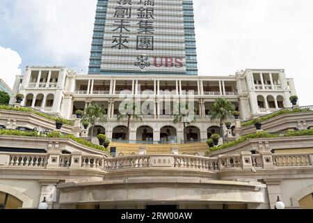 1881 Heritage Luxury shopping plaza in una giornata di sole a Tsim Sha Tsui. Hong Kong - 29 agosto 2023 Foto Stock