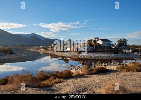 Desert Shores, California, USA. 29 dicembre 2016. Case lungo i canali della comunità di Desert Shores sul lato ovest del Mare di Salton. (Immagine di credito: © Ian L. Sitren/ZUMA Press Wire) SOLO USO EDITORIALE! Non per USO commerciale! Foto Stock