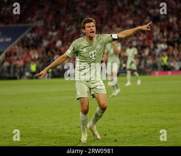 Monaco, Germania. 15 settembre 2023. Thomas Mueller del Bayern Monaco reagisce durante la partita di calcio della Bundesliga di prima divisione tedesca tra il Bayern Monaco e il Bayer 04 Leverkusen a Monaco di Baviera, in Germania, 15 settembre 2023. Credito: Philippe Ruiz/Xinhua/Alamy Live News Foto Stock