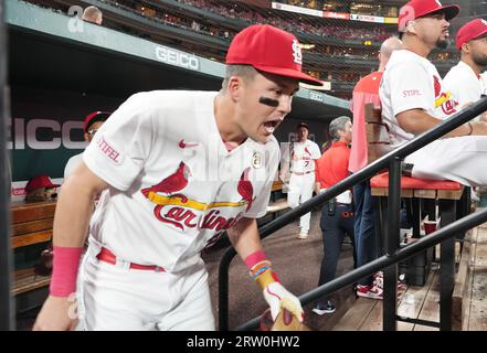 St Louis, Stati Uniti. 19 settembre 2023. St Louis Cardinals Lars Nootbaar urla mentre scende in campo per una partita contro i Philadelphia Phillies al Busch Stadium di St.. Louis il 15 settembre 2023. Foto di Bill Greenblatt/UPI credito: UPI/Alamy Live News Foto Stock